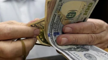 مفاجأة في سوق النقد.. شكد 100 دولار هسه مقابل الدينار العراقي؟